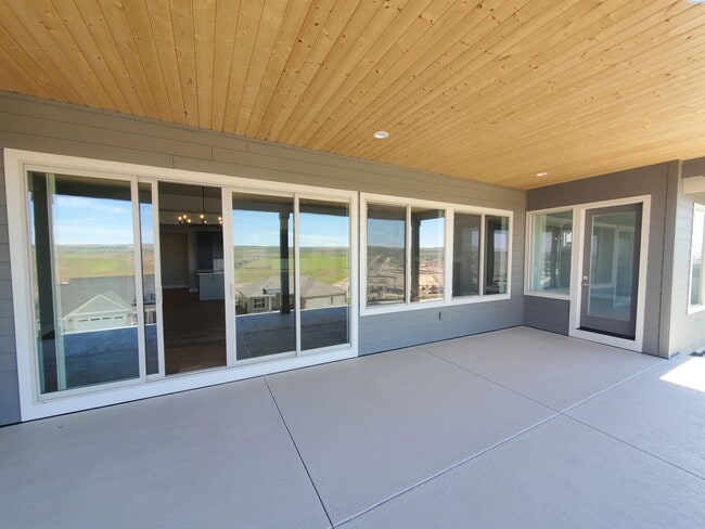 Building Photo - FOR RENT SOUTHCLIFFE