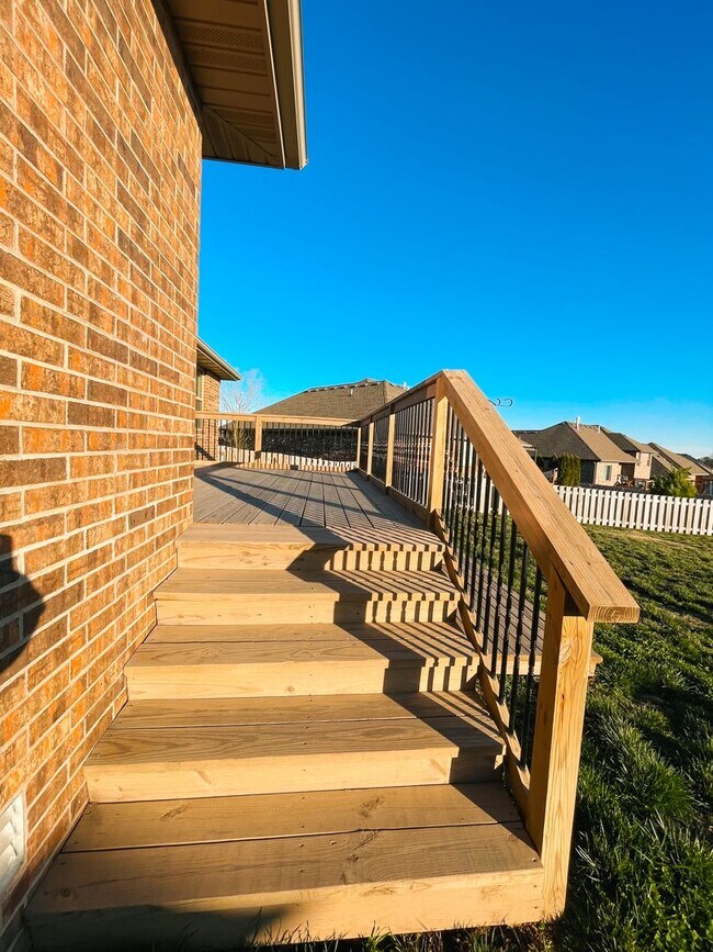 Building Photo - Wild Horse Luxury,  Newer,  4 Bed Room, 3 Car Garage