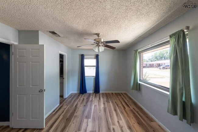 Building Photo - 4661 Briarwood Dr