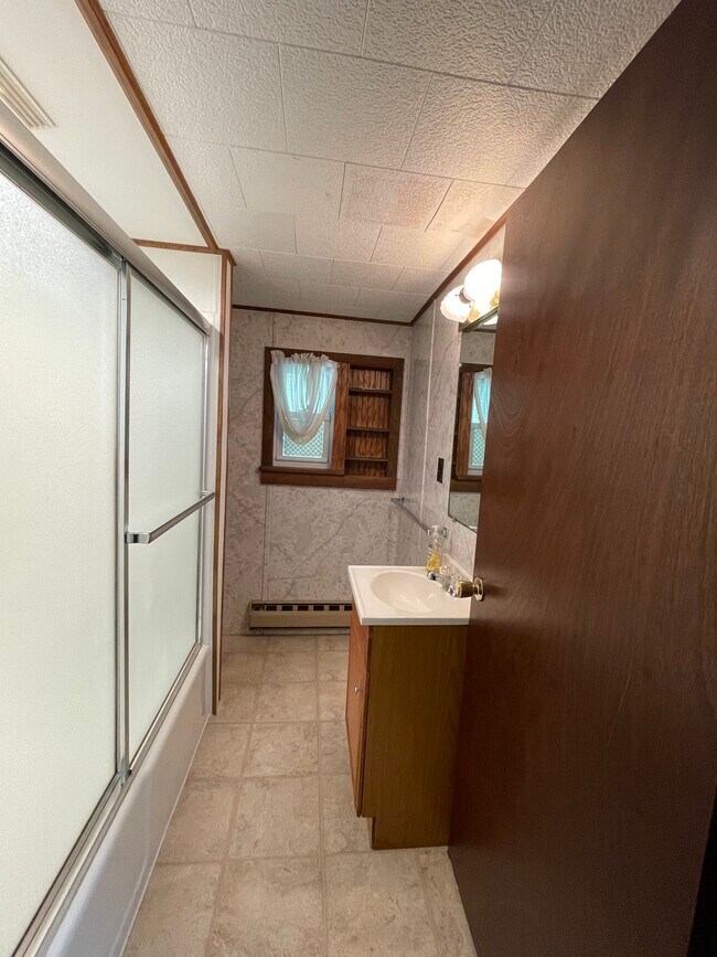 Building Photo - 618 East St