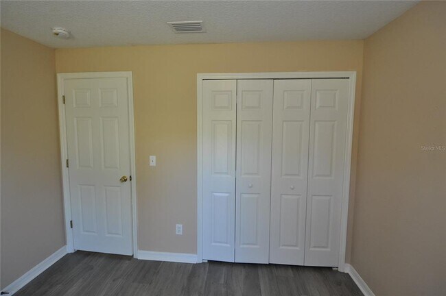 Building Photo - 23 Primrose Ln