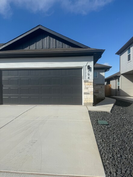 Primary Photo - 194 Nespral Dr