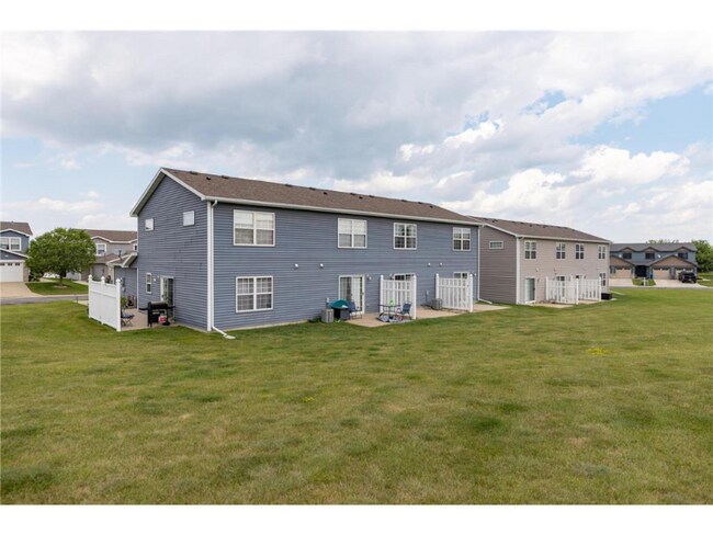 Building Photo - 578 Pointe Ct SW