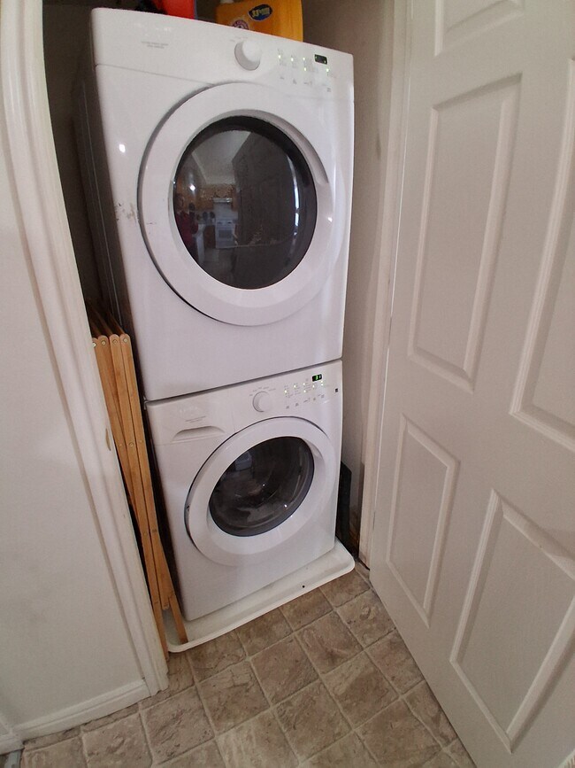 Building Photo - 565 N 300 E