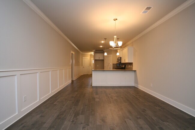 Building Photo - 707 Sluice Dr SW