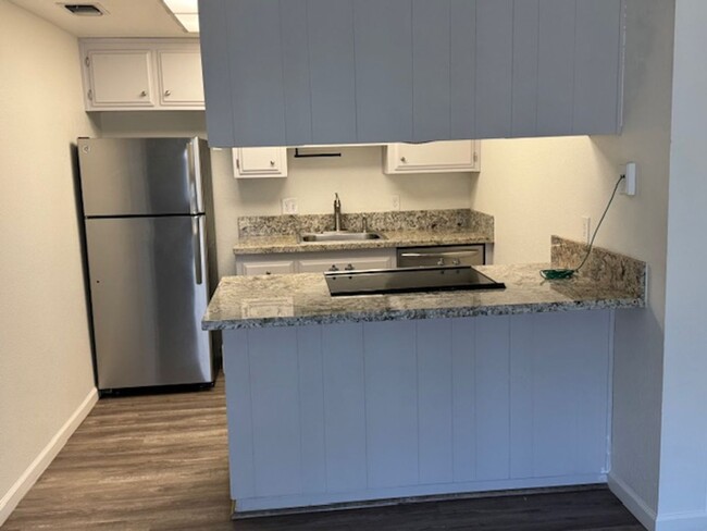 Building Photo - Updated 2 Bed / 1 Bath Duplex in Orangeval...