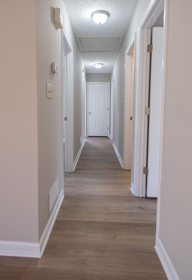 Building Photo - 125 Honeytree Dr