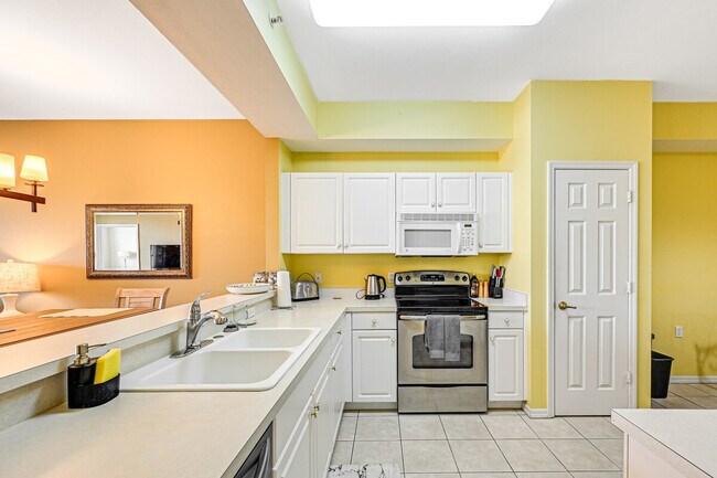 Building Photo - 3973 Bishopwood Ct E