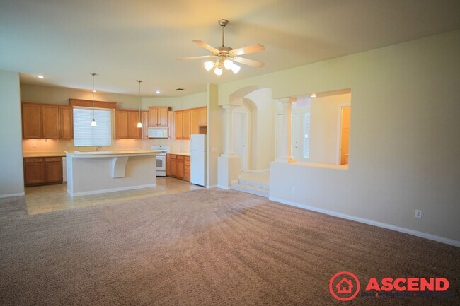 Building Photo - Gorgeous Home in the Southwest!
