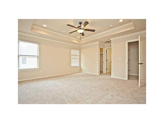 Building Photo - Clean and fresh near Washington Regional Hospital and the Bike Trail! To schedule your own showin...