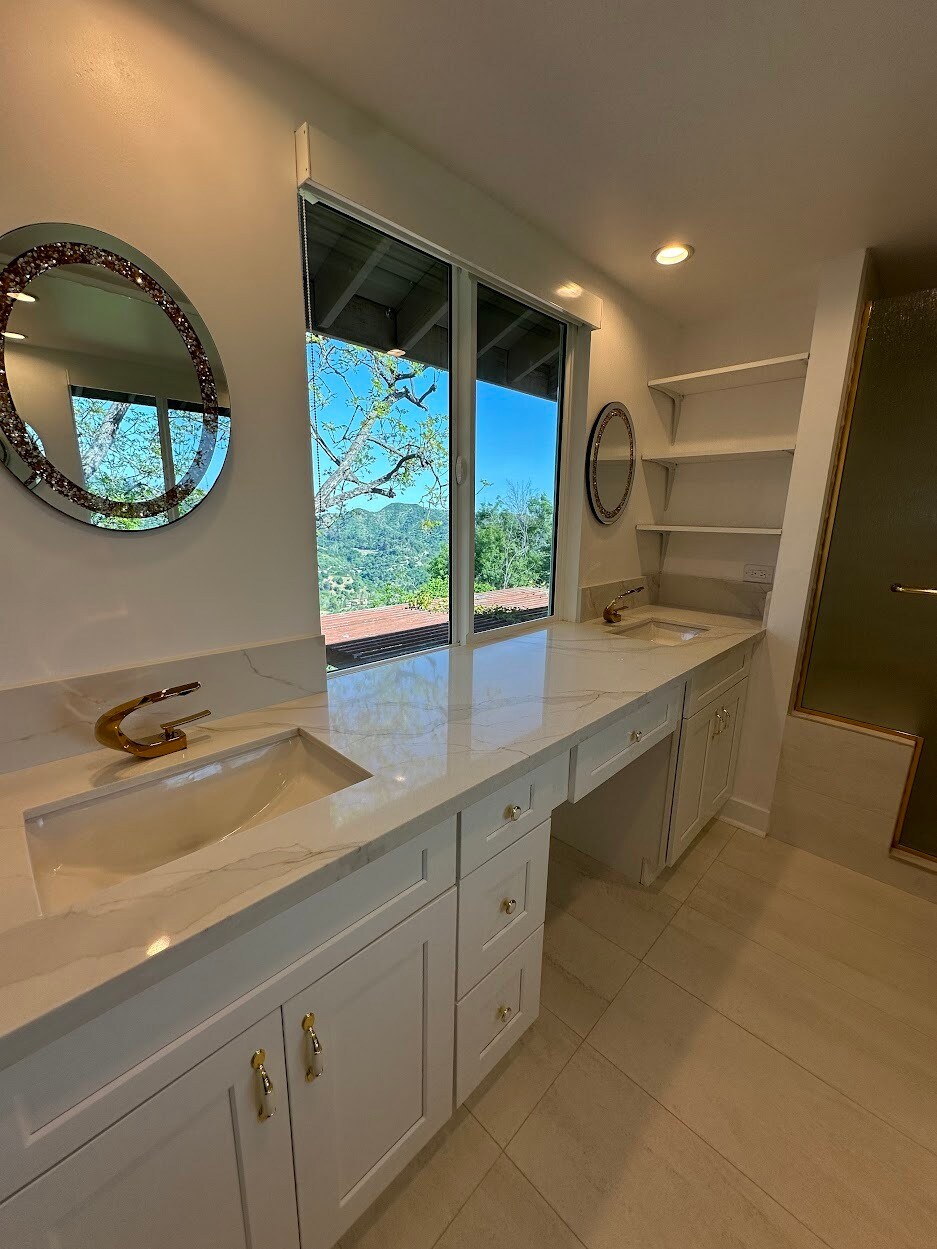 Building Photo - 10136 Hollow Glen Cir