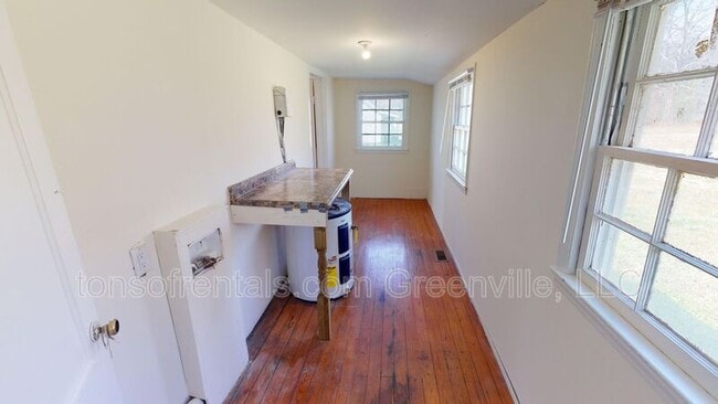 Building Photo - 359 Carney St
