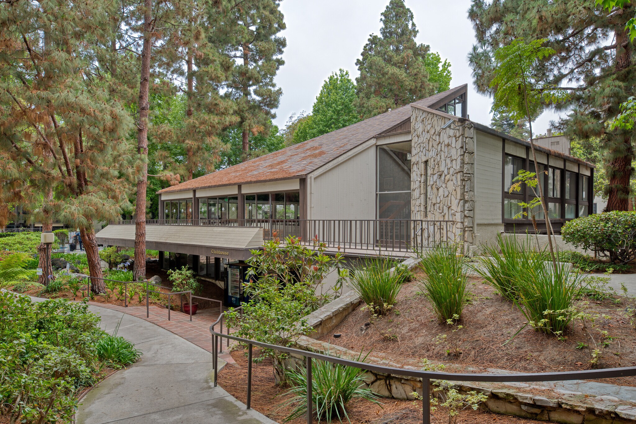 Building Photo - 7742 Redlands St