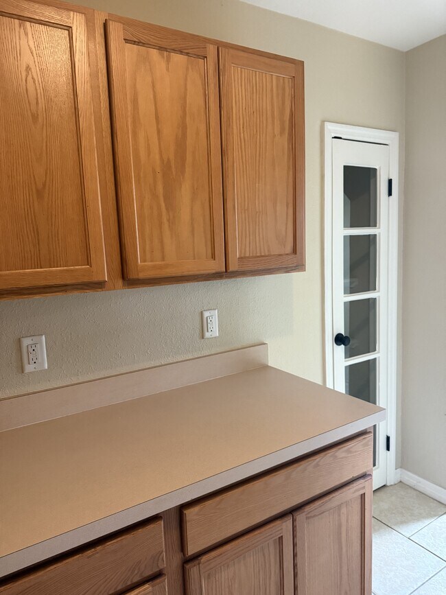 Building Photo - 509 Brightwood Ave