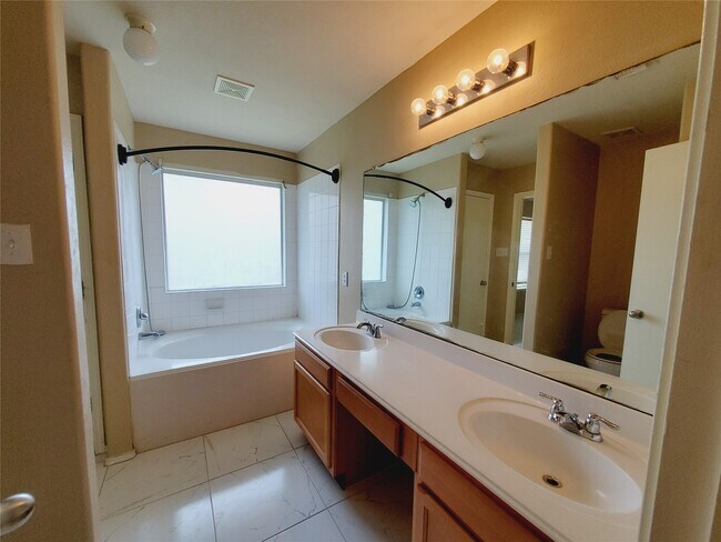 Building Photo - 2659 Daryns Landing Dr