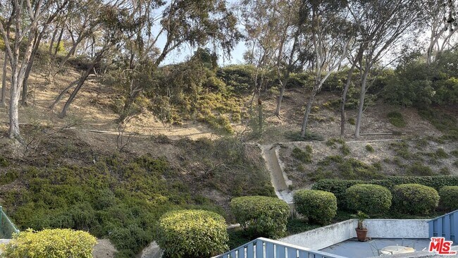 Building Photo - 4260 Vía Arbolada