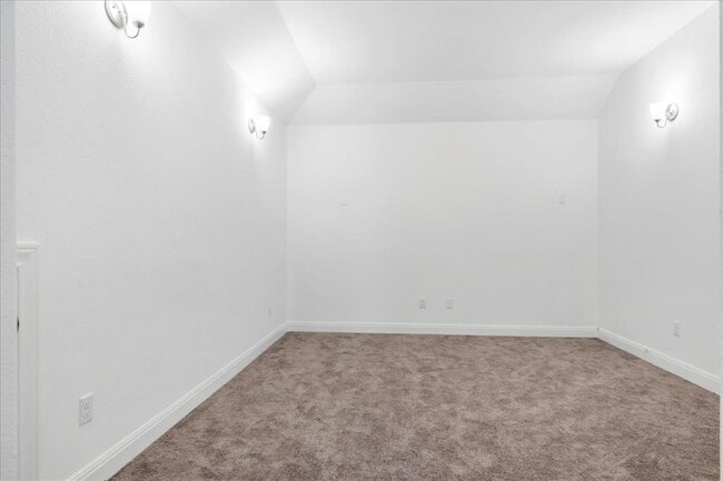 Building Photo - 240 Inlet Ln