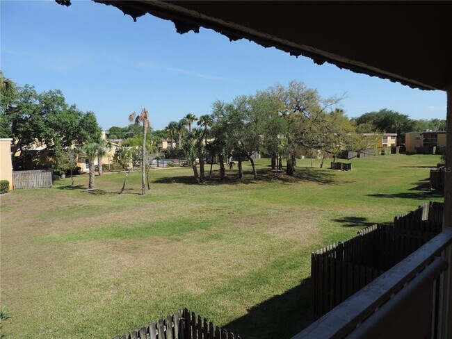 Building Photo - 2818 Somerset Park Dr
