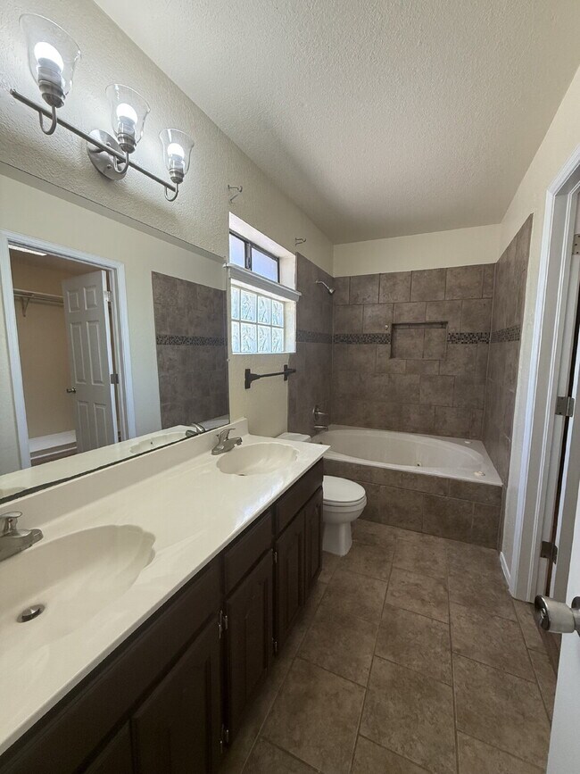 Building Photo - 12000 Ivory Gate Way