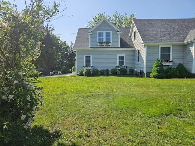 Building Photo - 316 Succotash Rd