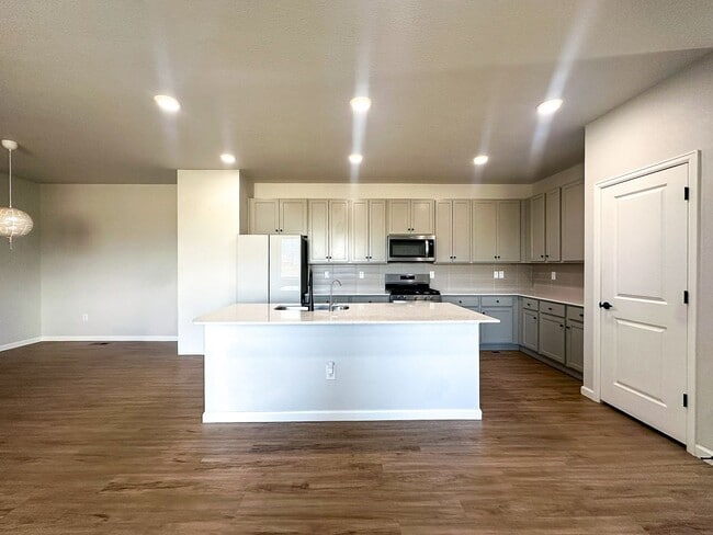 Building Photo - Alder Creek 3bd 2.5ba paired home for rent!
