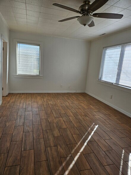 Living room - 1363 Tioga Ave