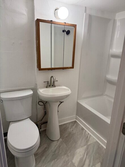 Building Photo - 811 47th St