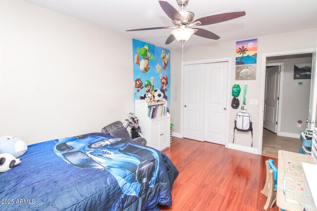 Building Photo - 907 E San Remo Ave