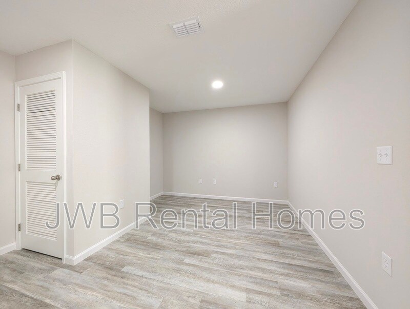 Building Photo - 1120 Comanche St