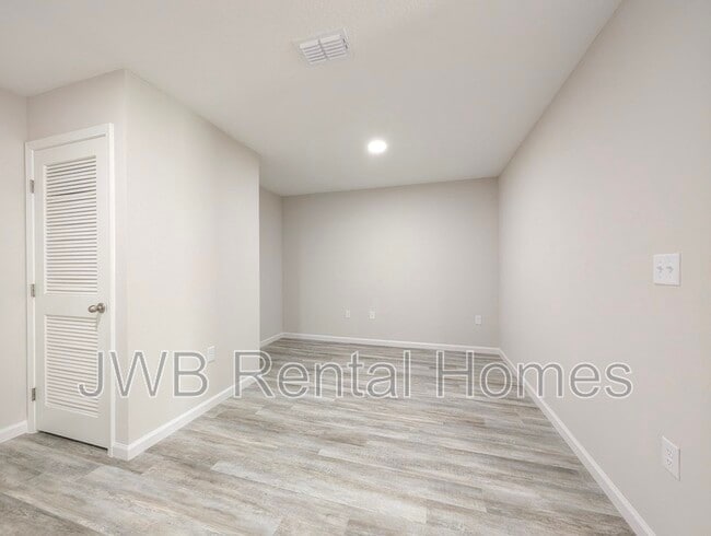 Building Photo - 1120 Comanche St