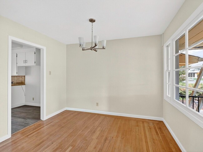 Building Photo - Single level home, convenient, charming neighborhood