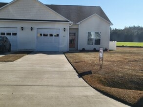 Building Photo - 2205 Gardenview Ct