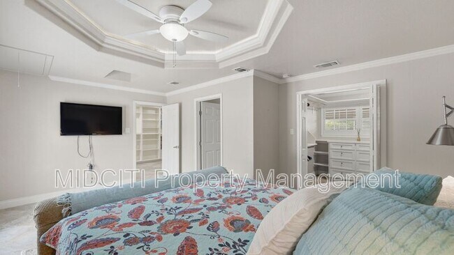 Building Photo - 156 Trelawney St