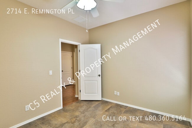 Building Photo - 2714 E Remington Pl