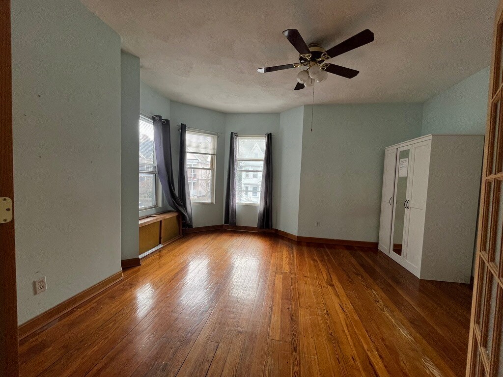 Building Photo - 223 Highland Ave
