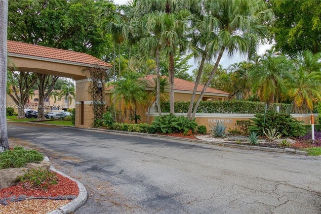 Building Photo - 11415 Lakeview Dr