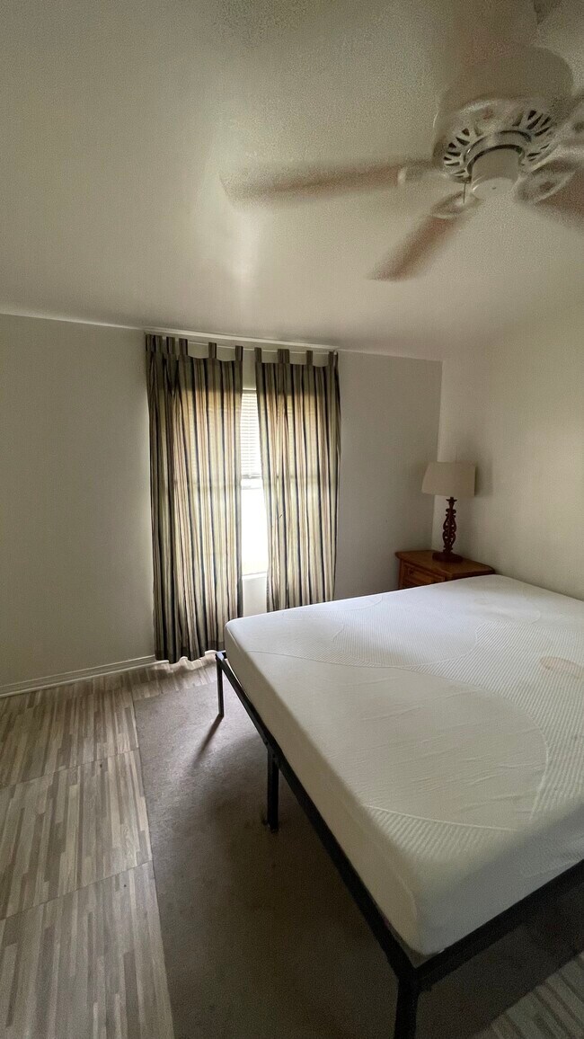 Primary Photo - 146 Sandridge Ln