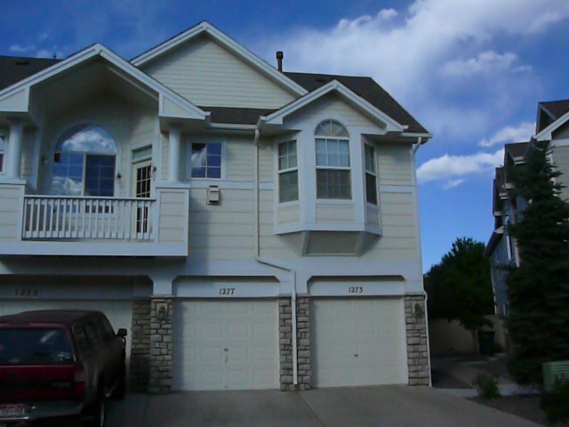 Building Photo - Stunning Highlands Ranch Townhome