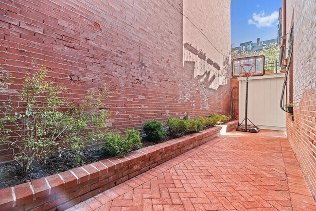 Building Photo - 531 Massachusetts Ave