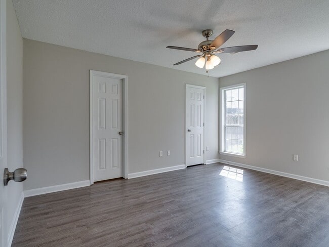 Building Photo - Nice and Bright! 3BR/2B home available for...