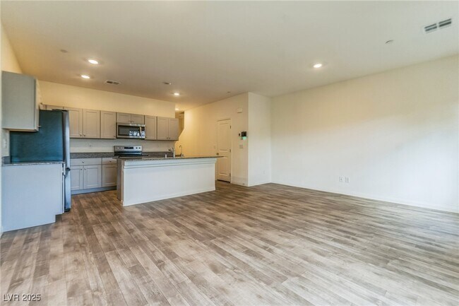 Building Photo - 4242 Lunar Cyn Ave