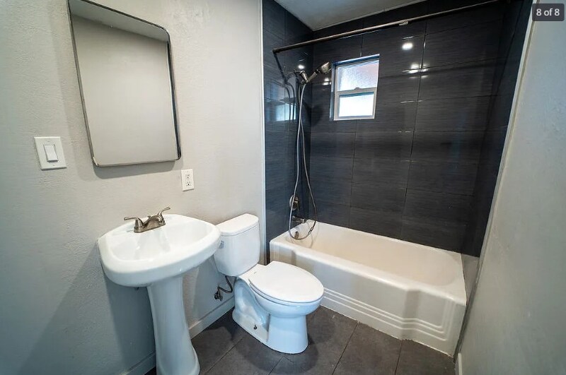 Building Photo - 1022 S Montezuma Ave