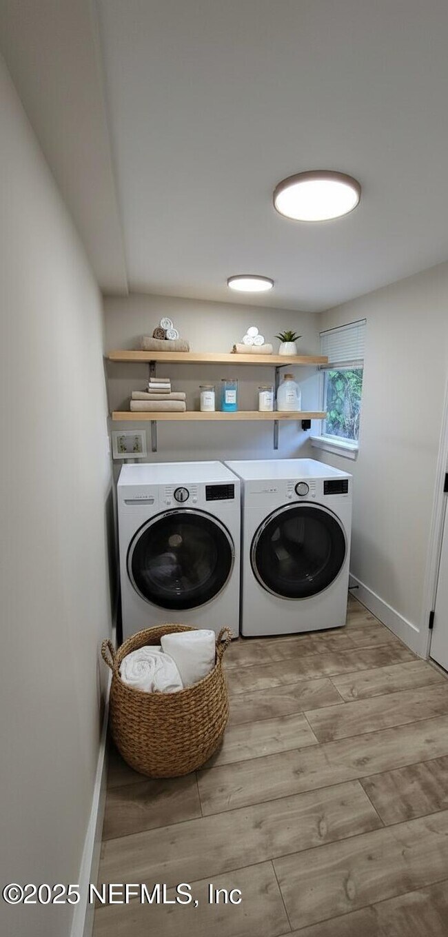 Building Photo - 5813 Tampico Rd