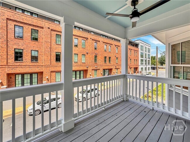 Building Photo - 417 W 32nd St