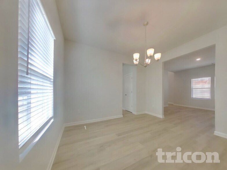 Building Photo - 831 Bryson Lake Cir