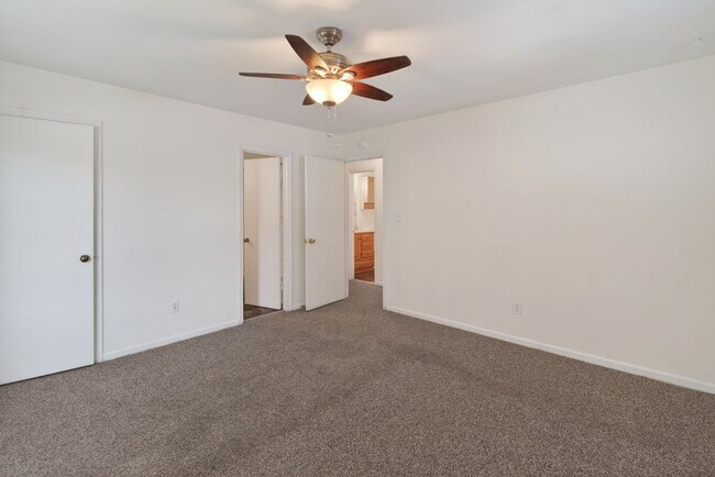 Building Photo - 195 Bentley Dr