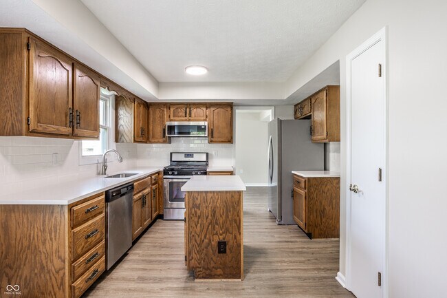 Building Photo - 6130 Bethesda Way