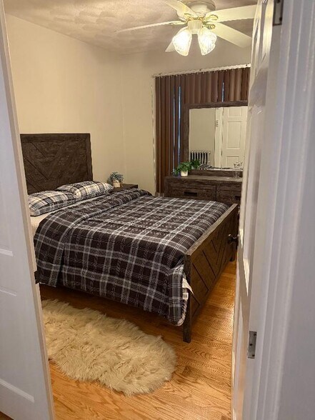 Building Photo - 129 Lyme St