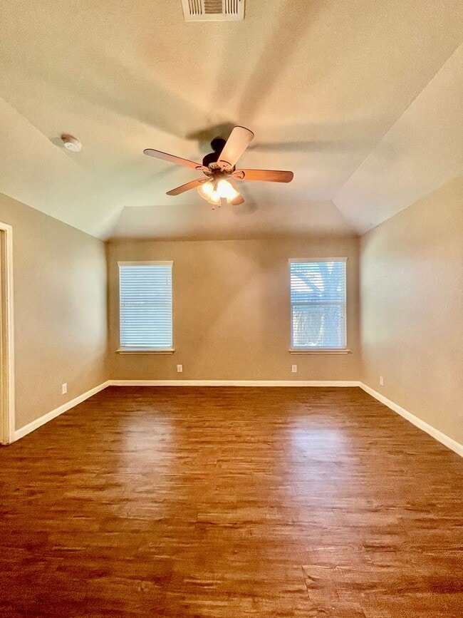 Building Photo - Immaculate Home In A Great Neighborhood!
