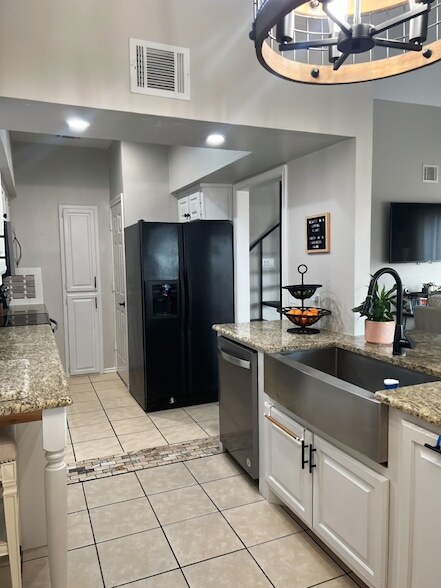 Building Photo - 540 Yacht Club Dr